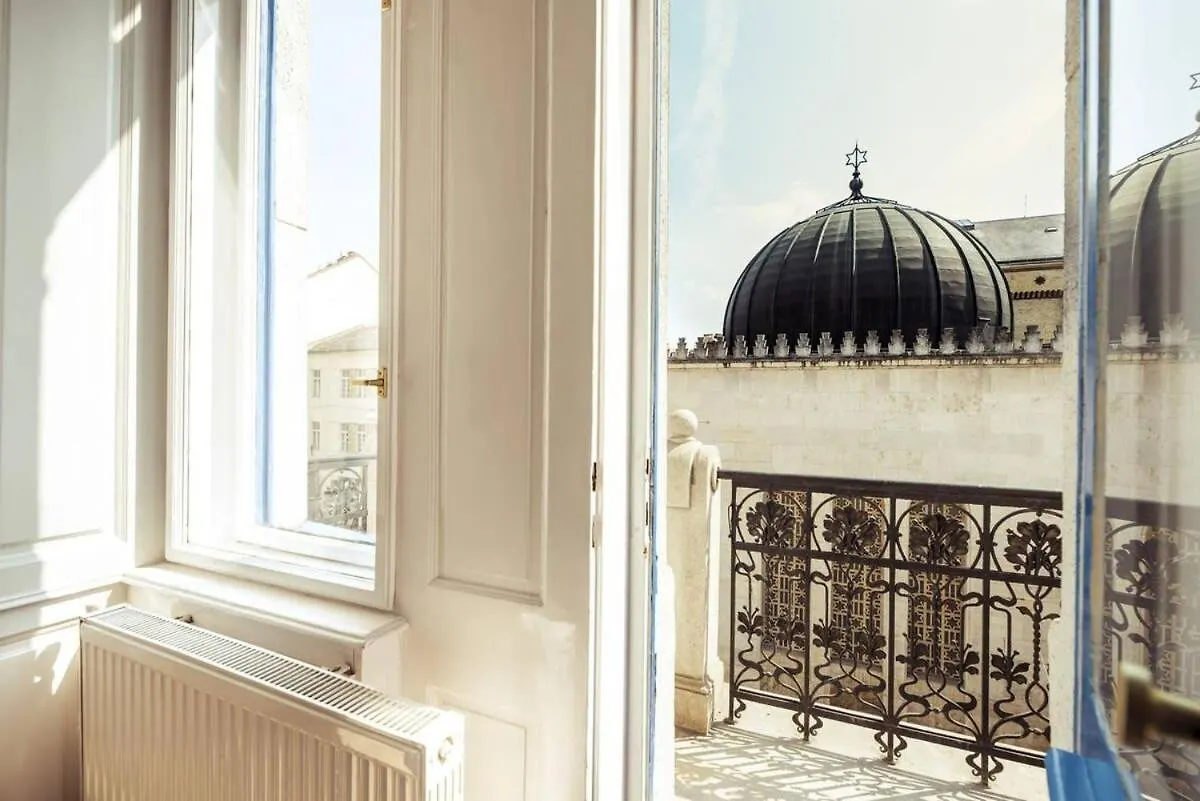 New A C Studio With View Of The Synagogue Budapest Hungary