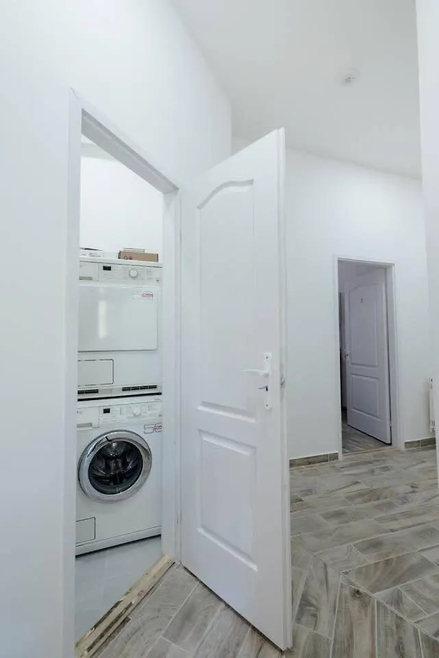 Apartment New A C Studio With View Of The Synagogue Budapest