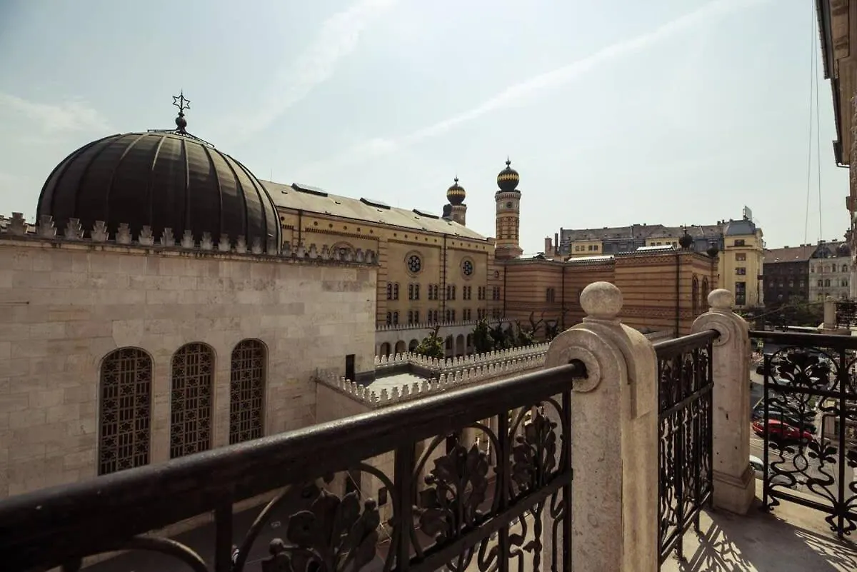 New A C Studio With View Of The Synagogue Budapest Apartment